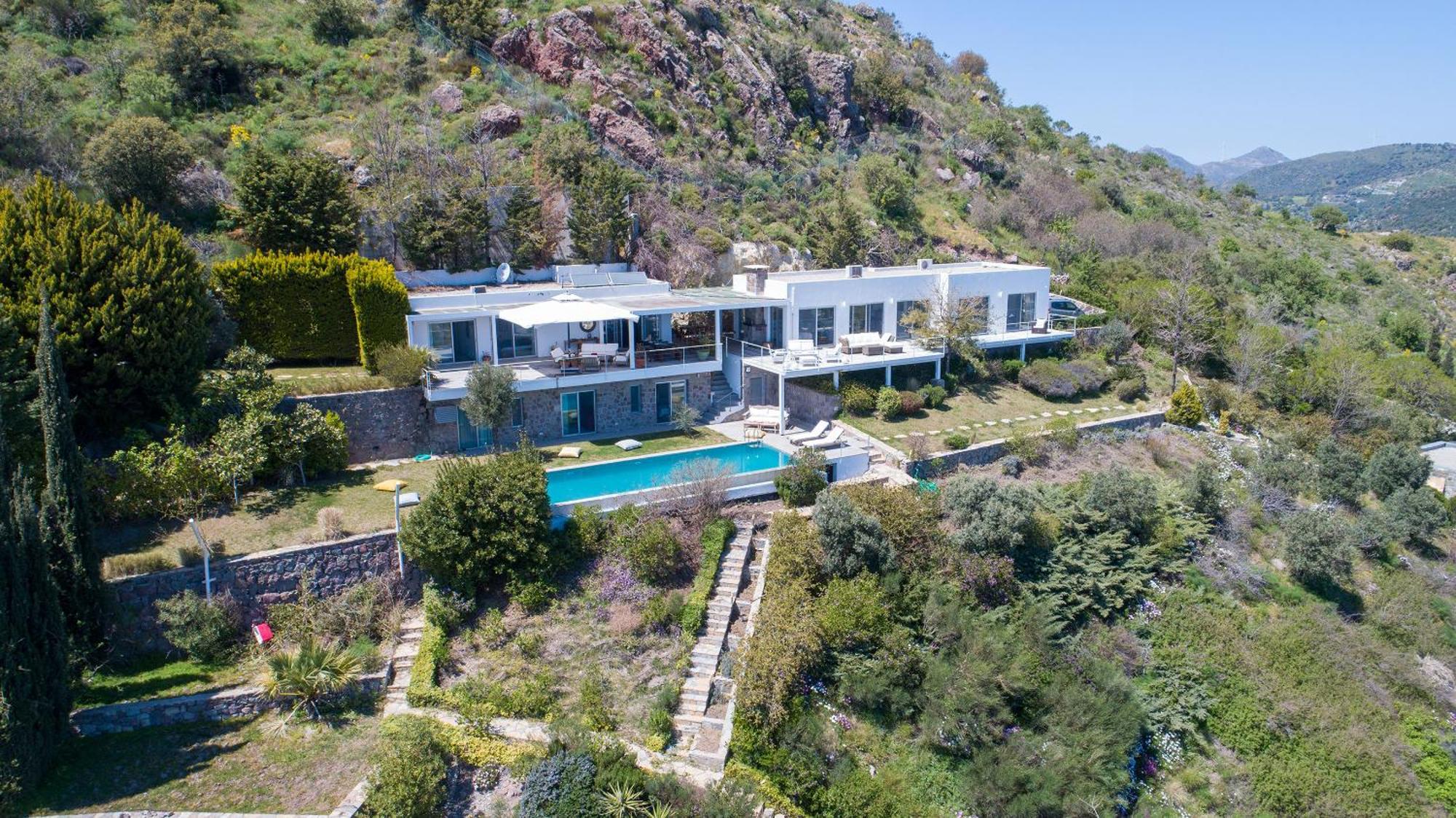 Stunning Sea View & Private Garden In *