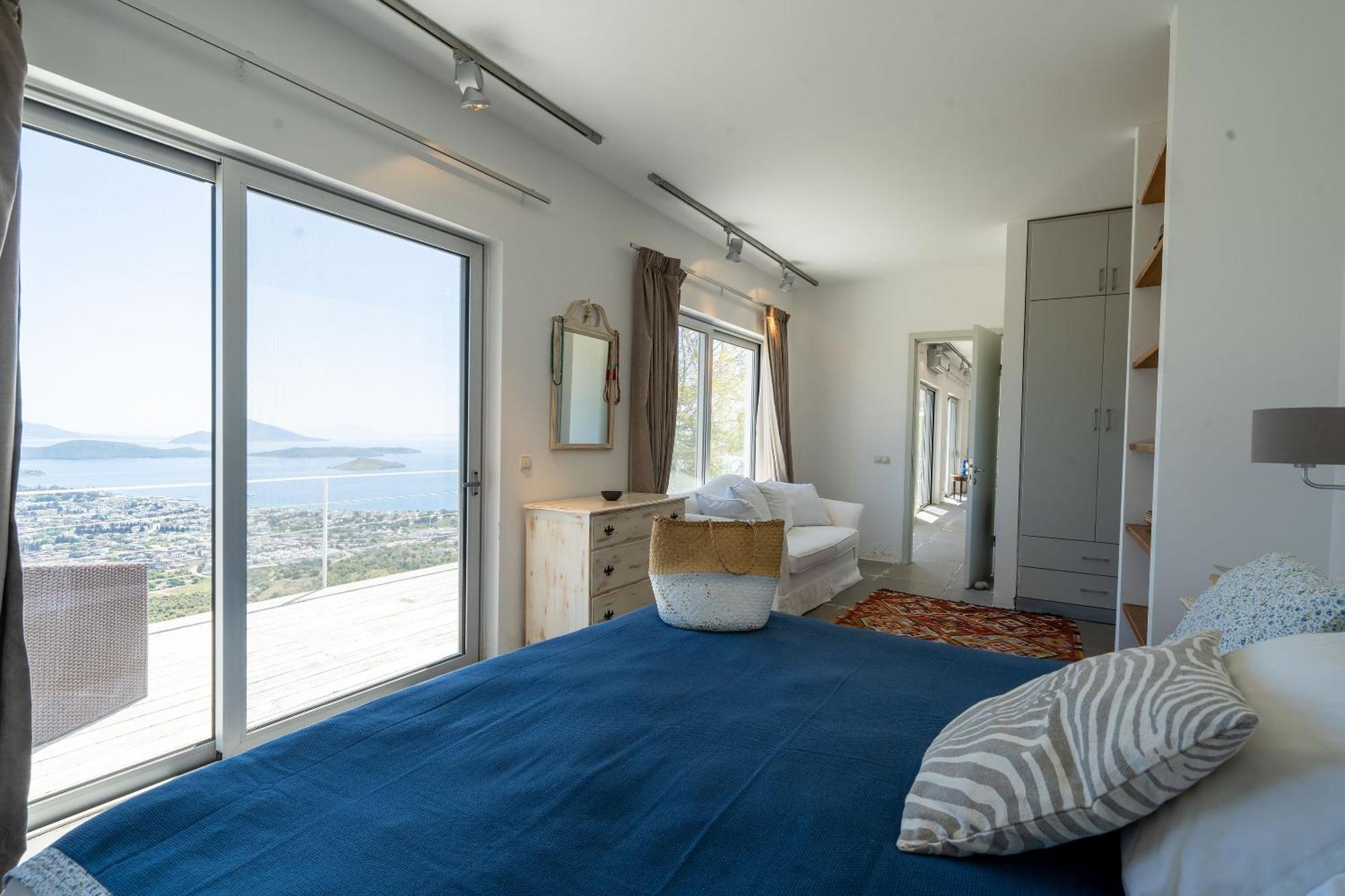 Villa Stunning Sea View & Private Garden In