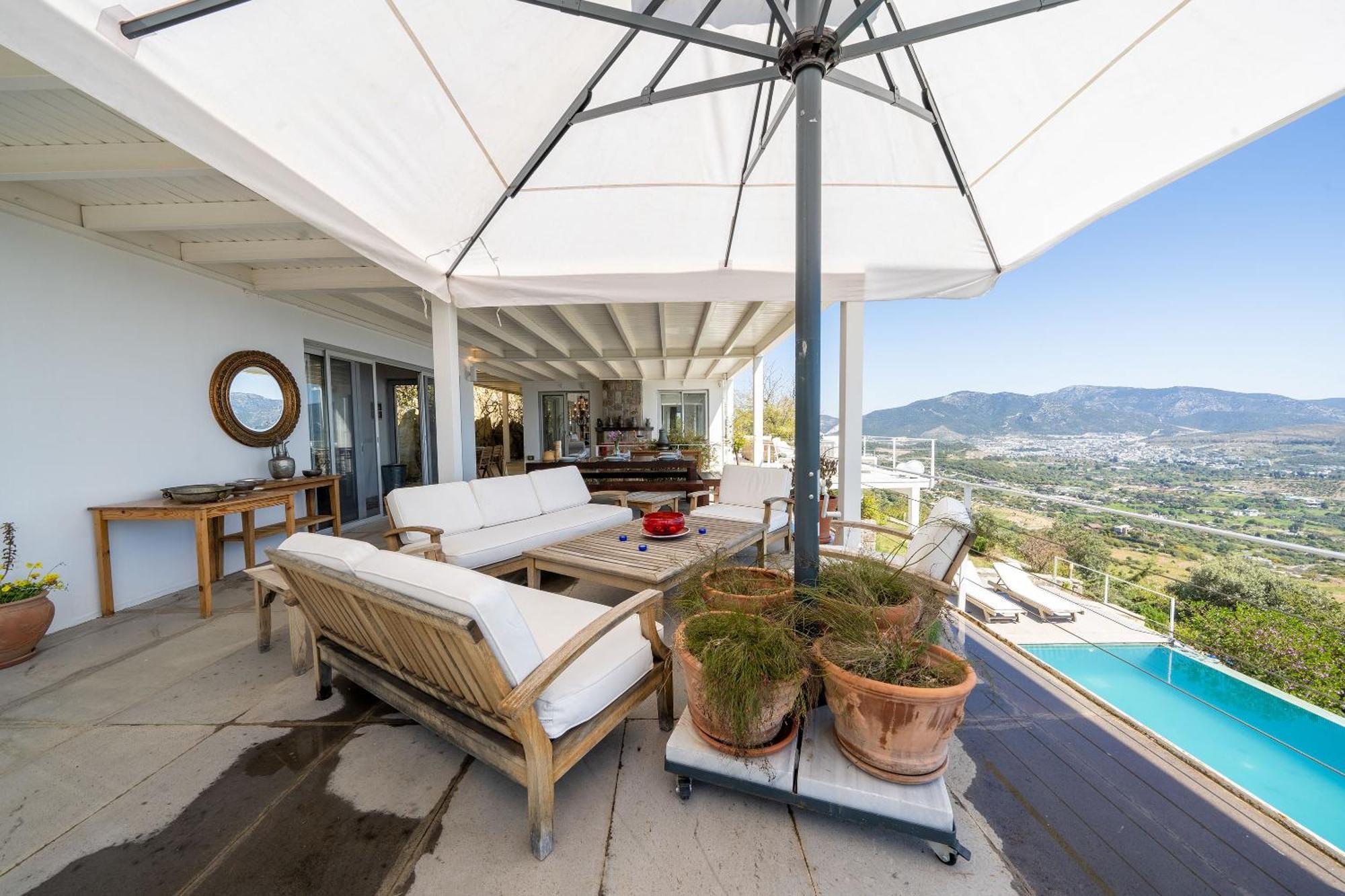 Stunning Sea View & Private Garden In Villa *
