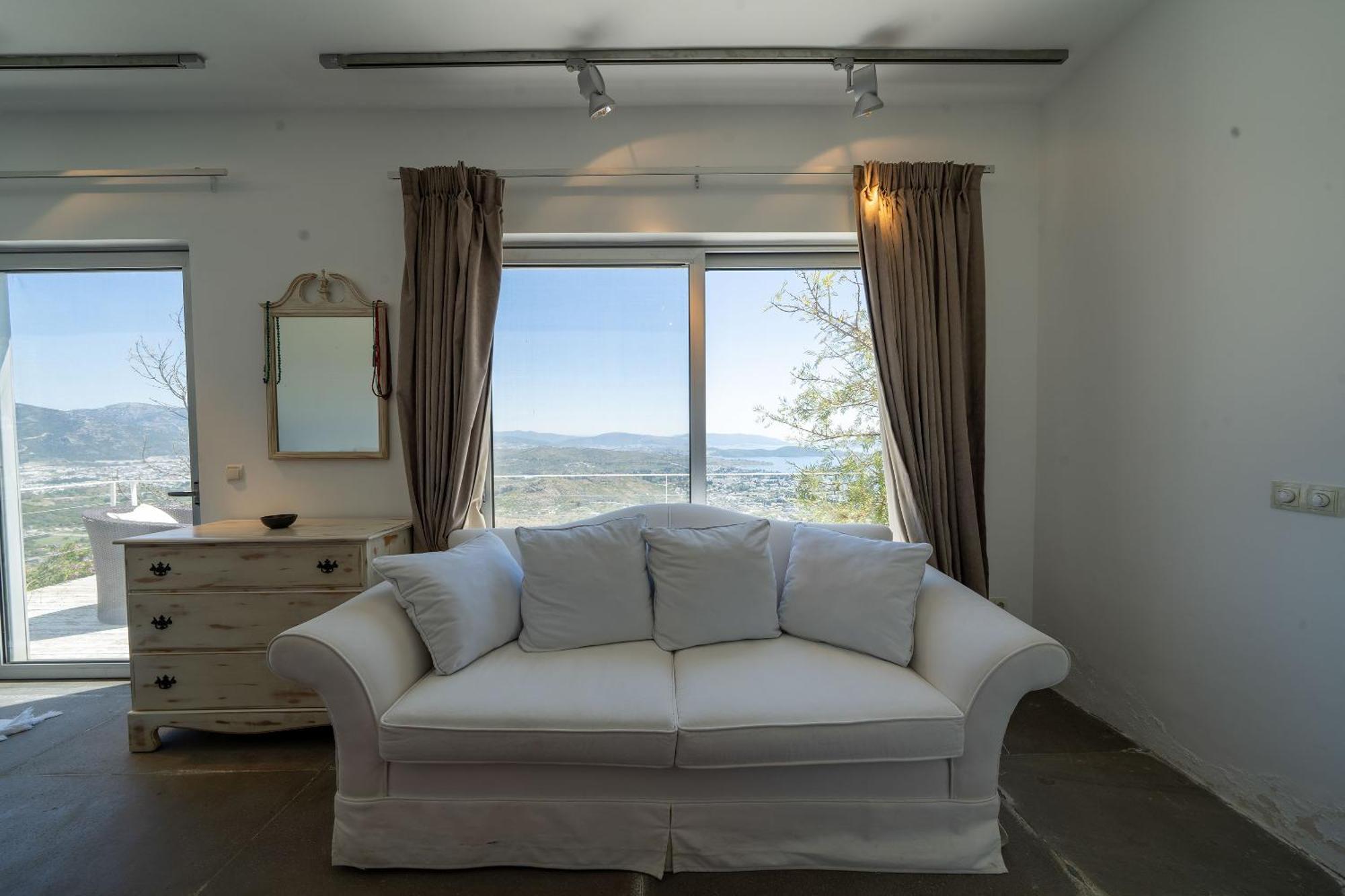 Stunning Sea View & Private Garden In *