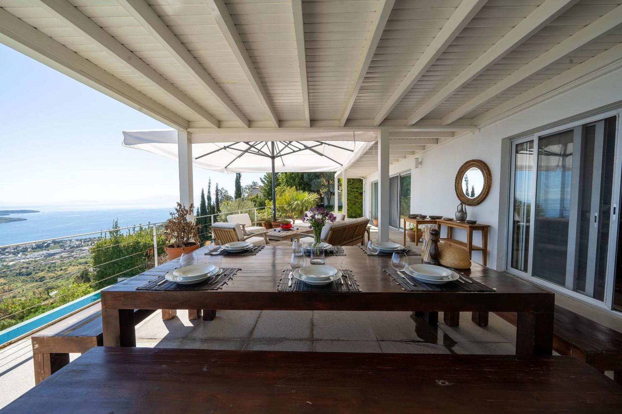 Stunning Sea View & Private Garden In Villa