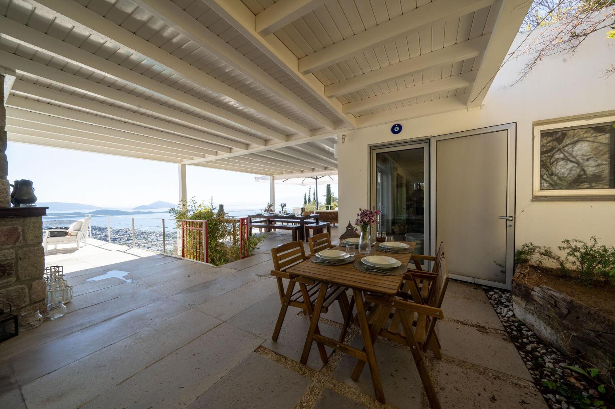 Villa Stunning Sea View & Private Garden In *