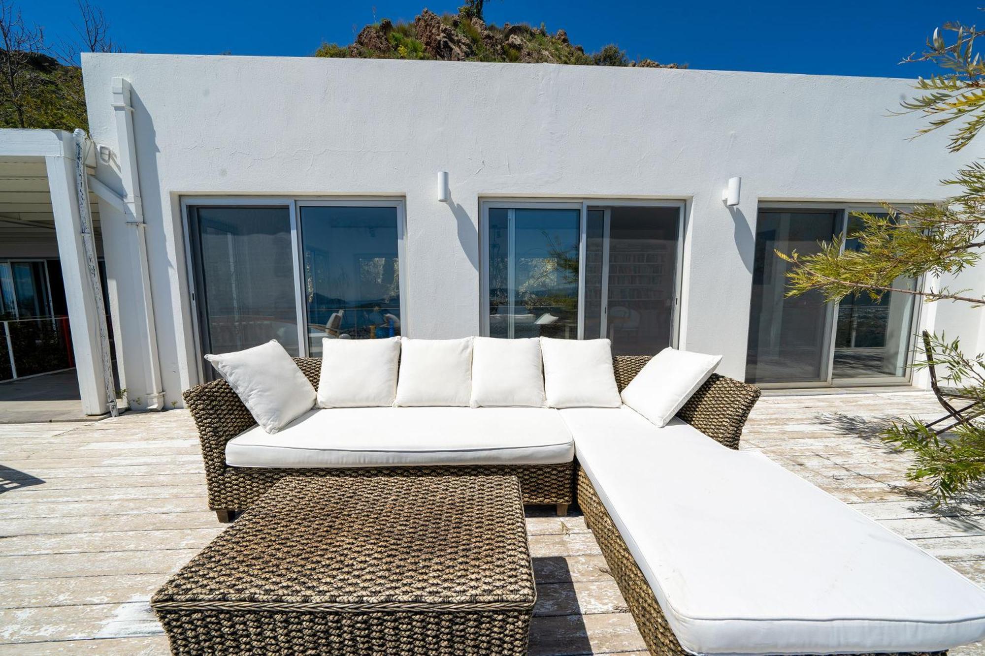 Stunning Sea View & Private Garden In *