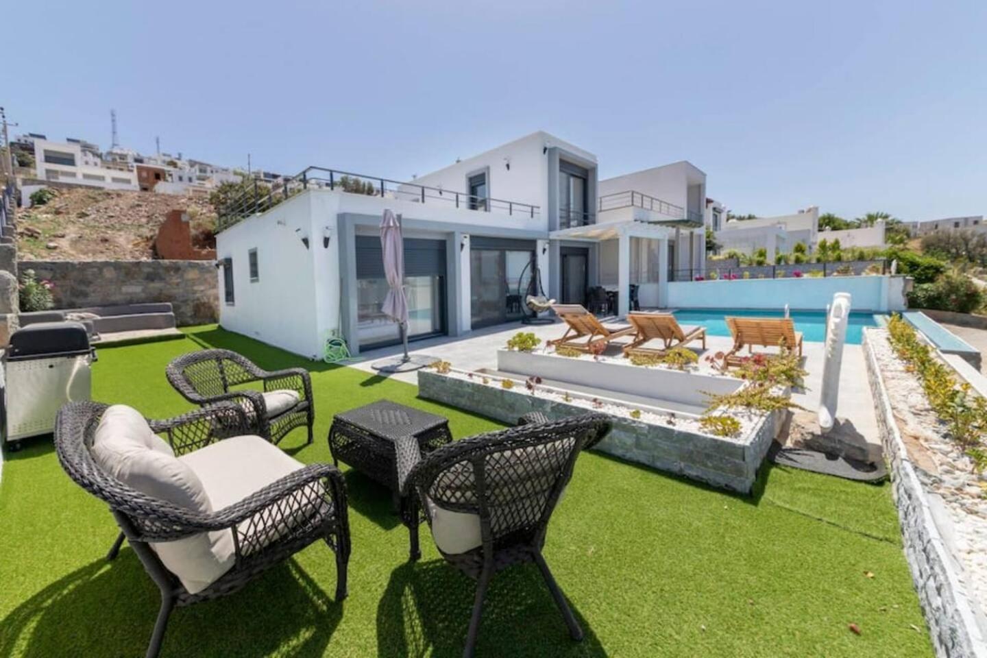 3br-villa With Private Pool, Bbq, Sea View-bodrum Yalikavak *