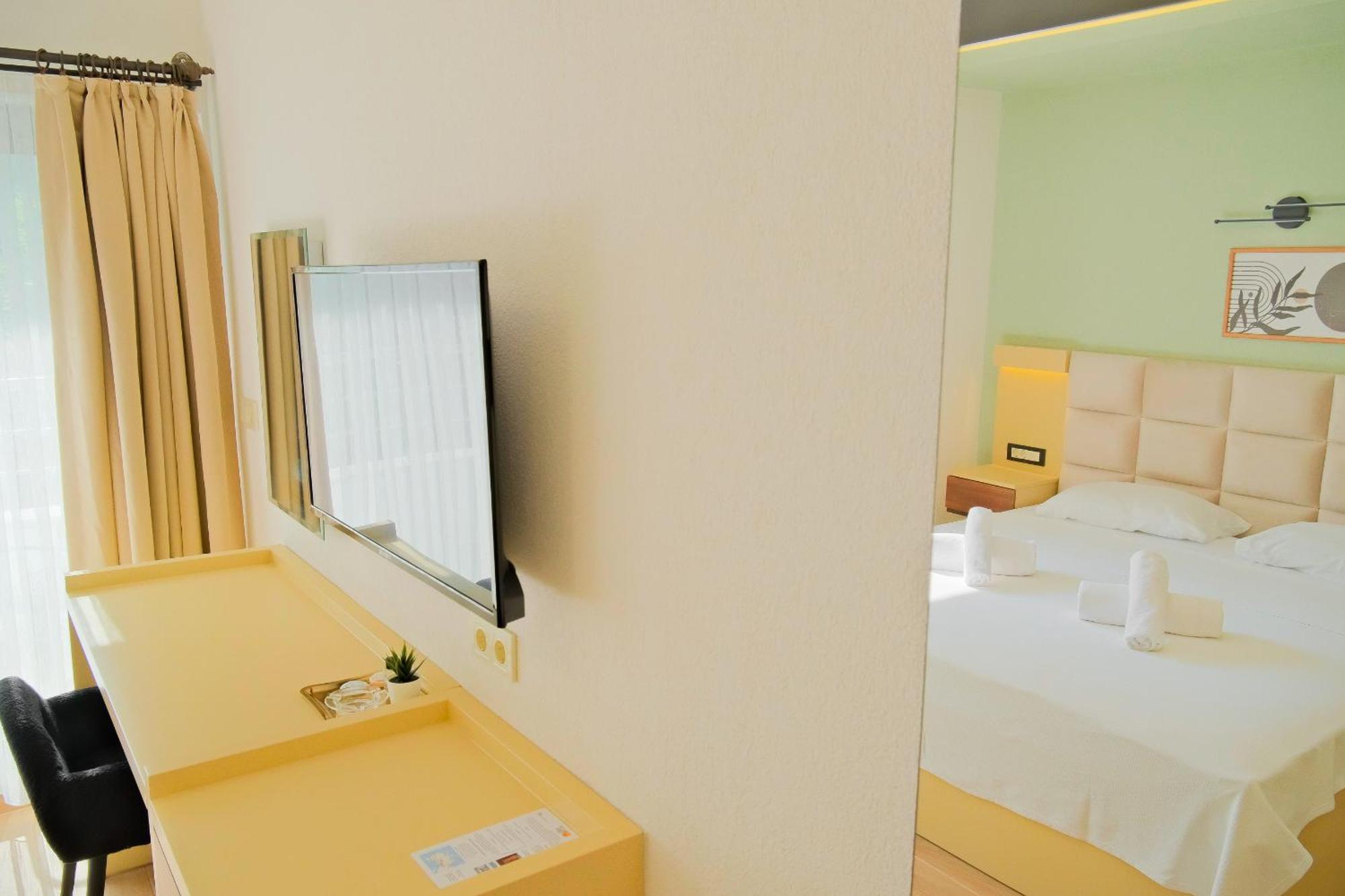 Yalim Hotel *