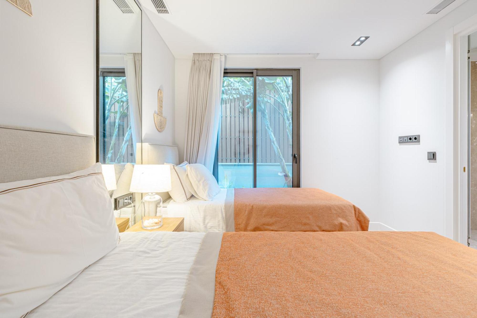 3-Bedroom Beachfront Villa With Hotel Amenities *