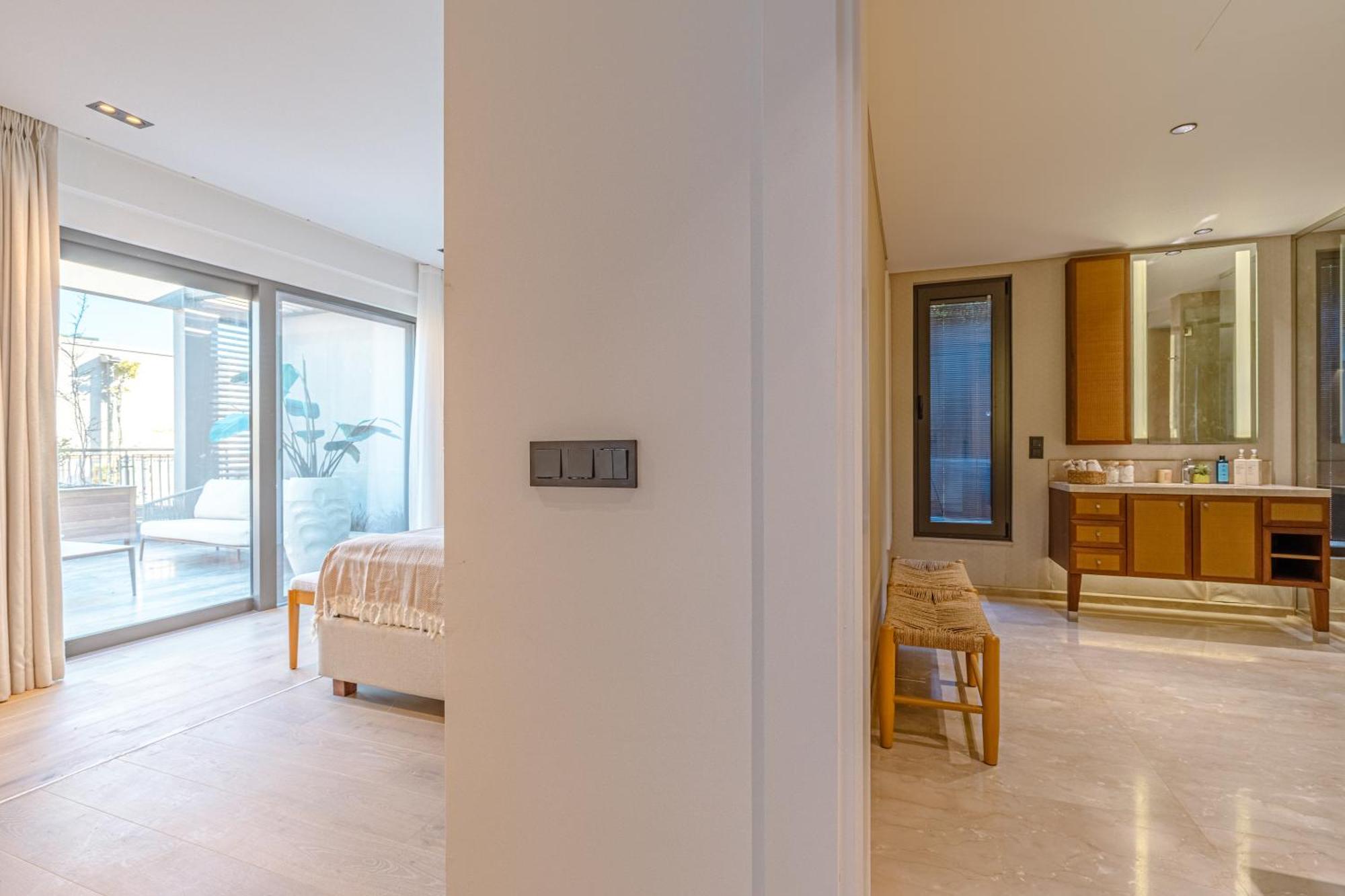 3-Bedroom Beachfront Villa With Hotel Amenities Holiday home