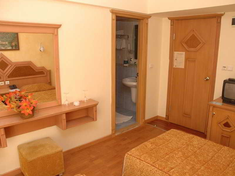 Green Beach Otel 5*