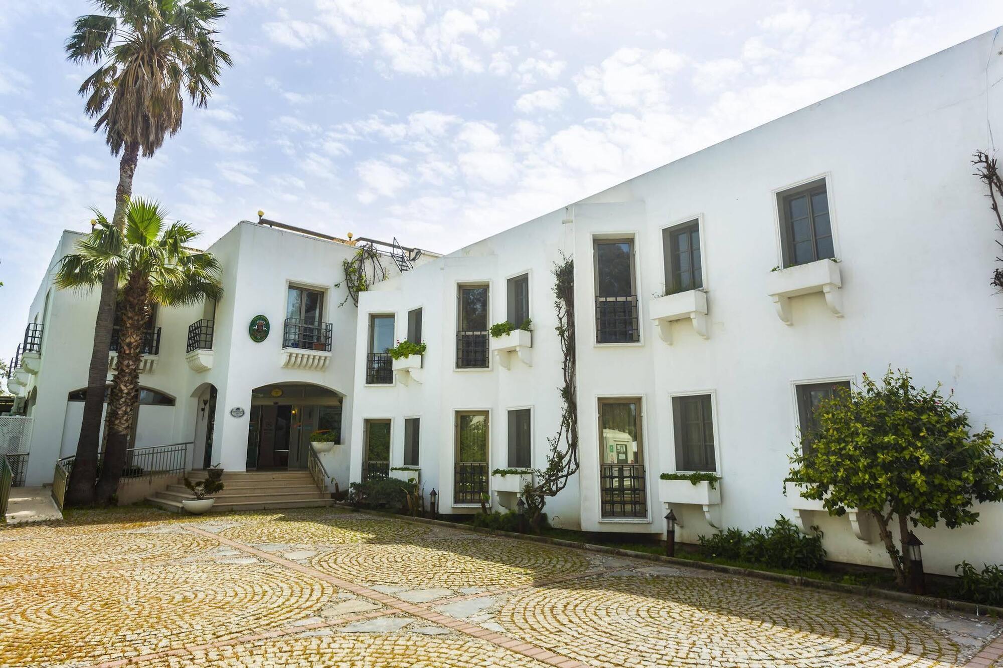 Ladonia Onderhan 4*