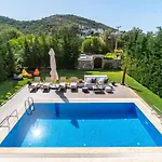 Contemporary Luxury Villa In Yalikavak Center