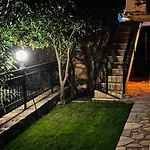 Deniz Manzarali Tas Villa