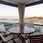 Stunning Sea View Duplex Apartment In Gundogan