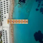 3-Bedroom Beachfront Villa With Hotel Amenities