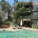 Triplex Villa With Private Pool And Garden