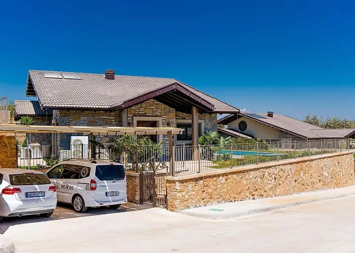 Enjoy Playing Golf, Stay Where Luxury Meets Peace.