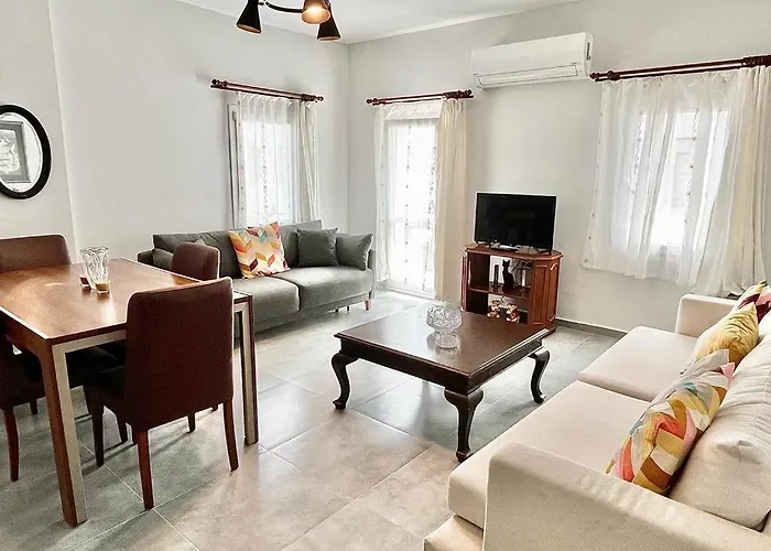 Bodrum-Turgutreis Merkezde Plaja 50 Metre Uzaklikta 1 Ve 2 Numarali Daireler