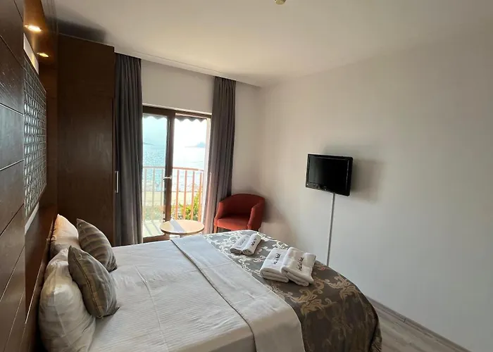 Small Beach Hotel