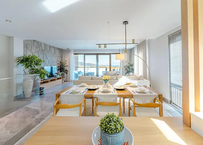 3-Bedroom Beachfront Villa With Hotel Amenities