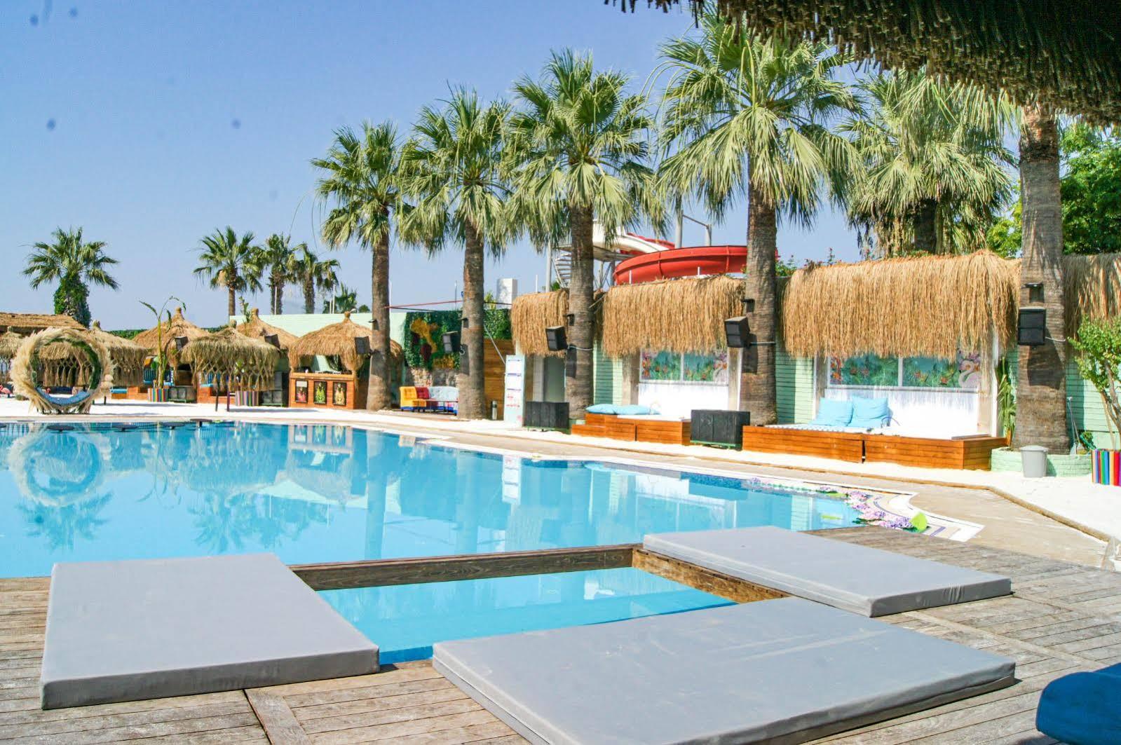 Dream Palace Hotel