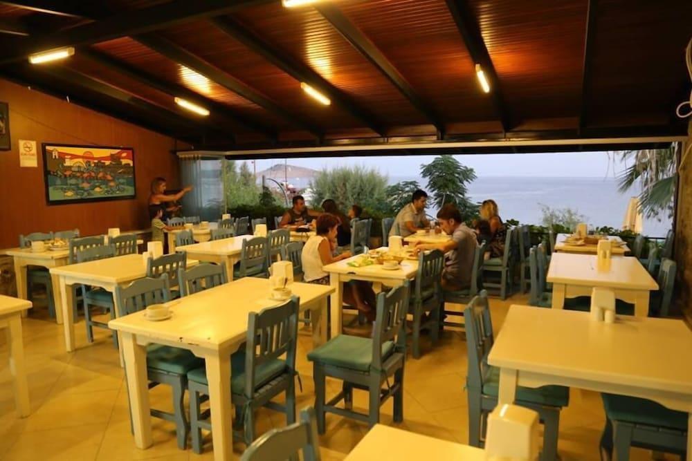 Manolya Hotel *