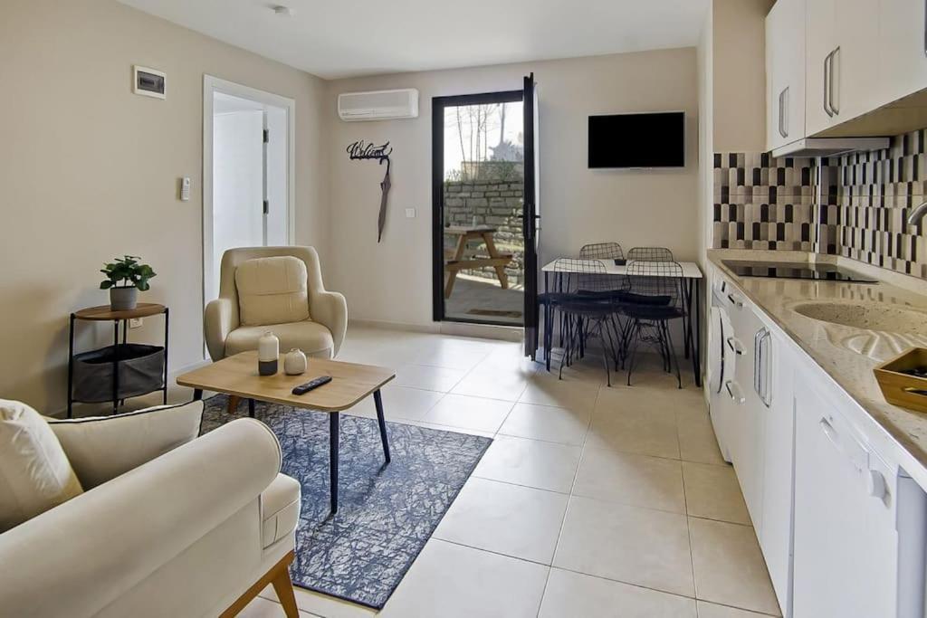 Cozy And Central With Shared Pool Near Beach In Bodrum