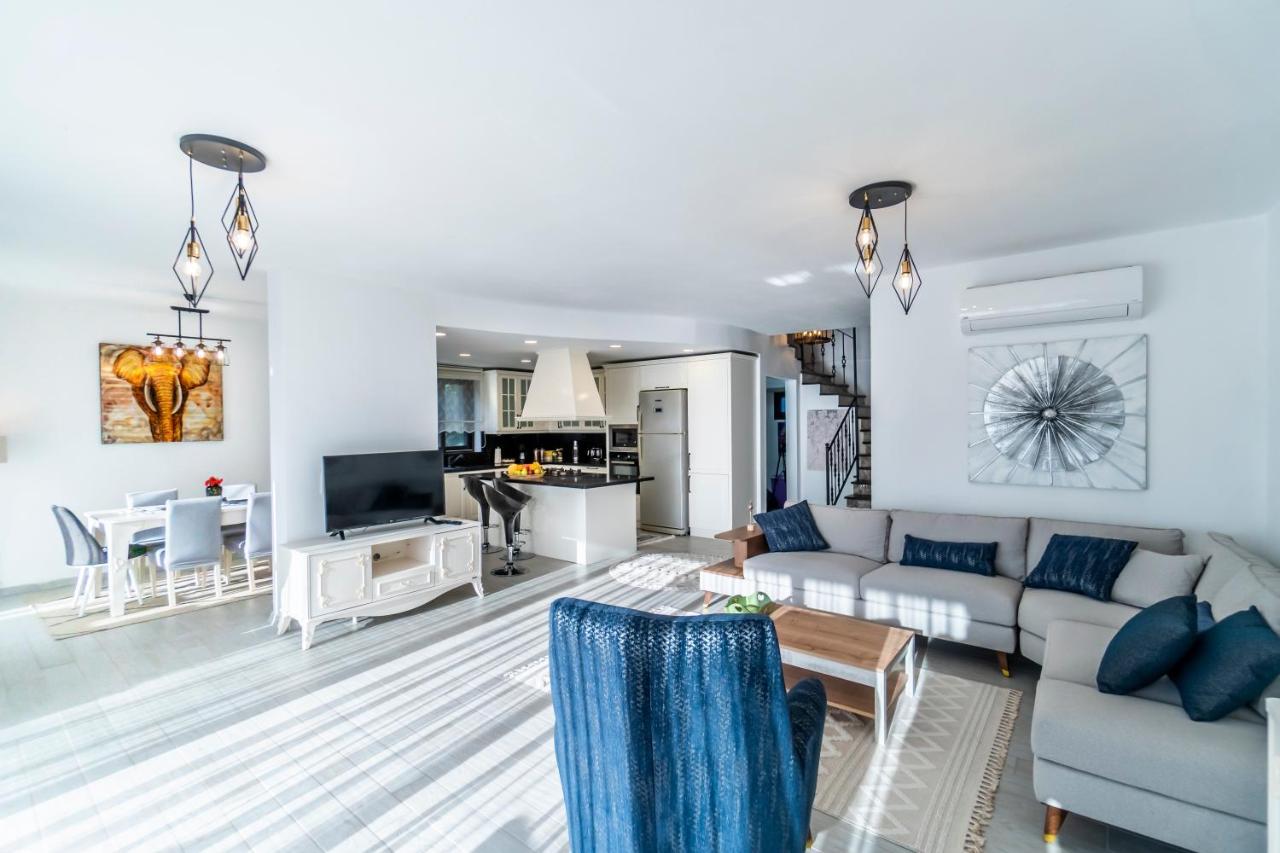 Contemporary Luxury In Yalikavak Center Villa Bodrum