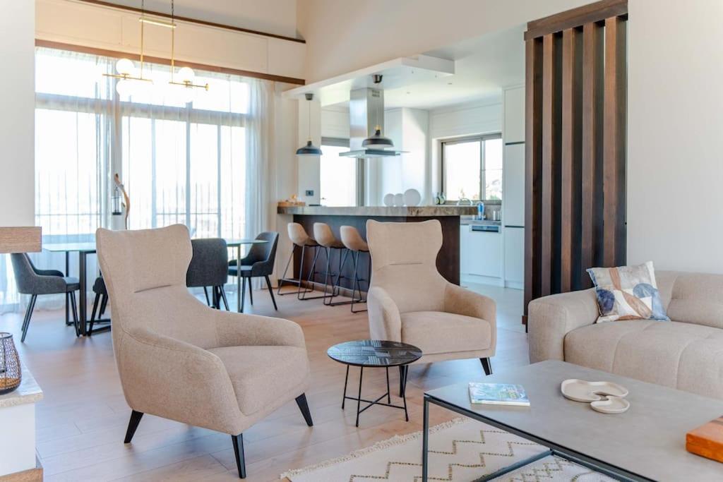 Enjoy Playing Golf, Where Luxury Meets Peace.