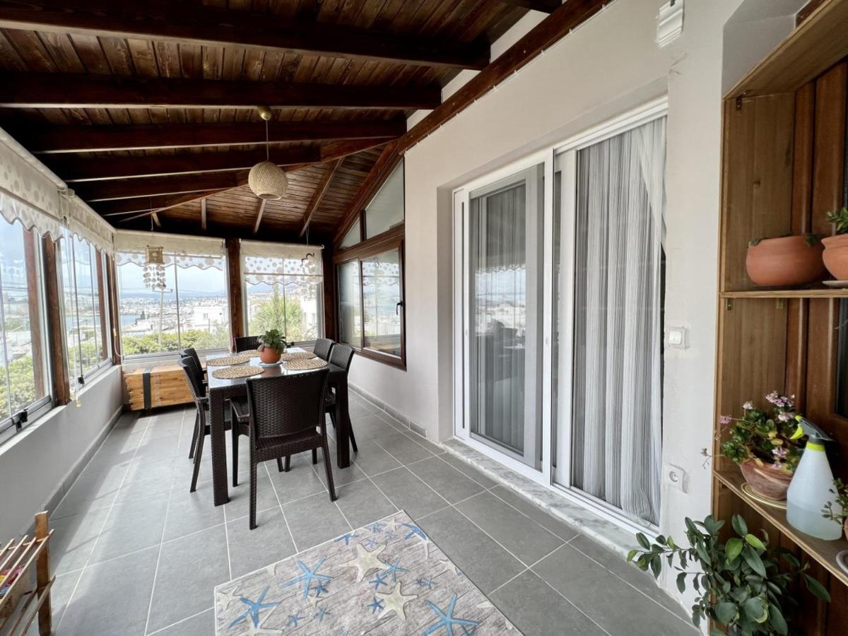 Refreshing House Close To The With A Sea View And Balcony In