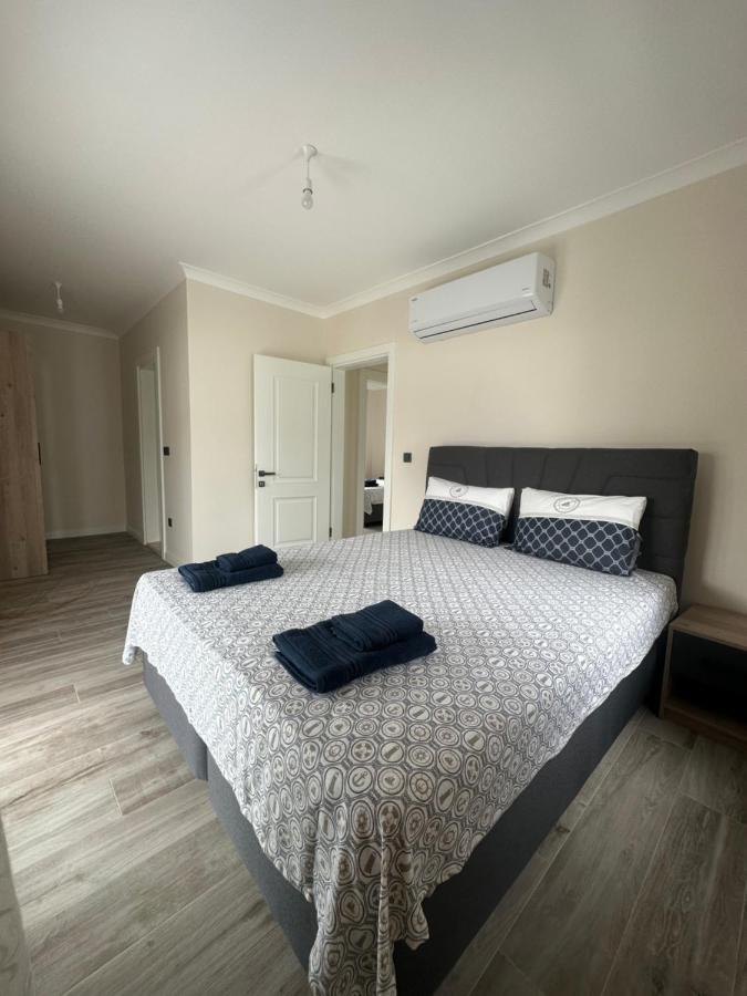 Guemuesluekte Havuzlu-bahceli-3 Yatak Odali Muestakil Villa *
