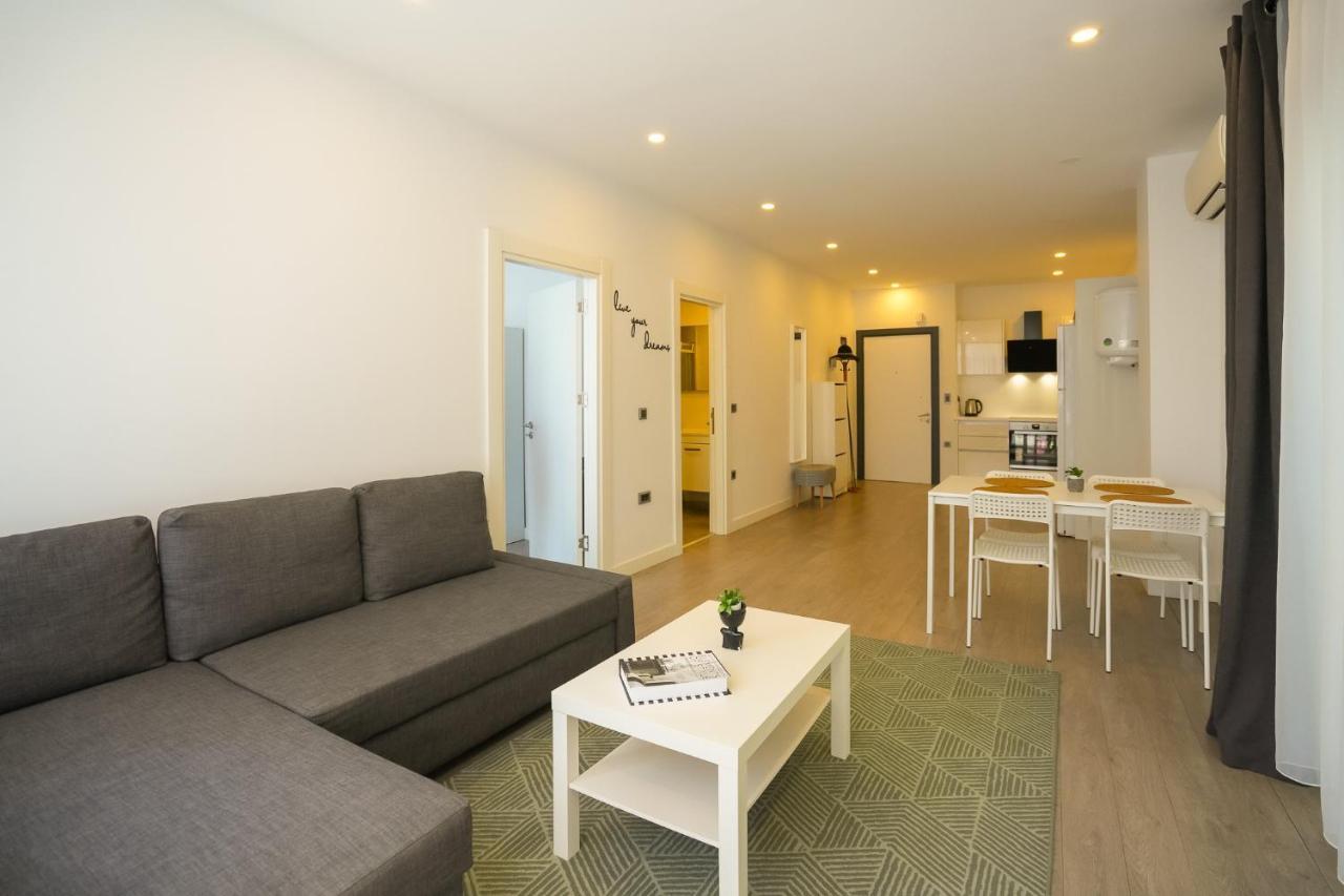 Luxury In Marina With Pool Apartment
