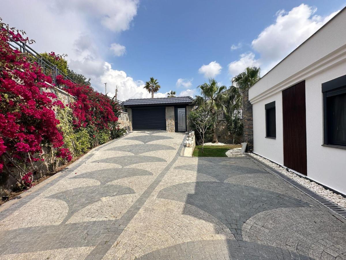 Falcon With Swimming Pool And Great Views In Yalikavak Bodrum