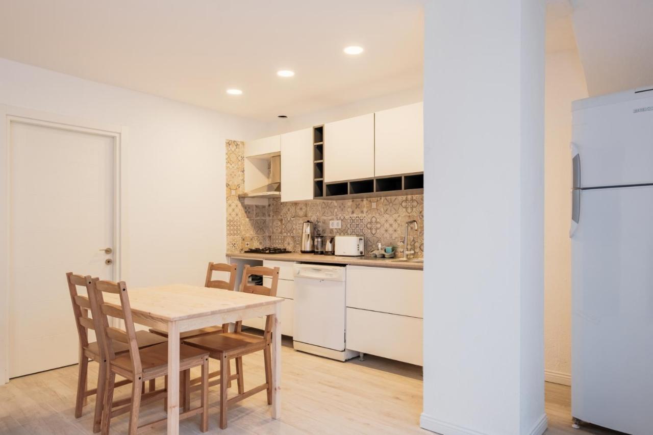 Comfy Flat W Patio 3 Min To Beach In Appartement