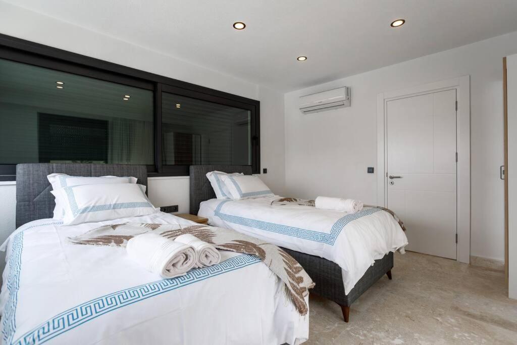 Luxury 4 Bedroom With Private Pool 200m To - Yeni Duenya *
