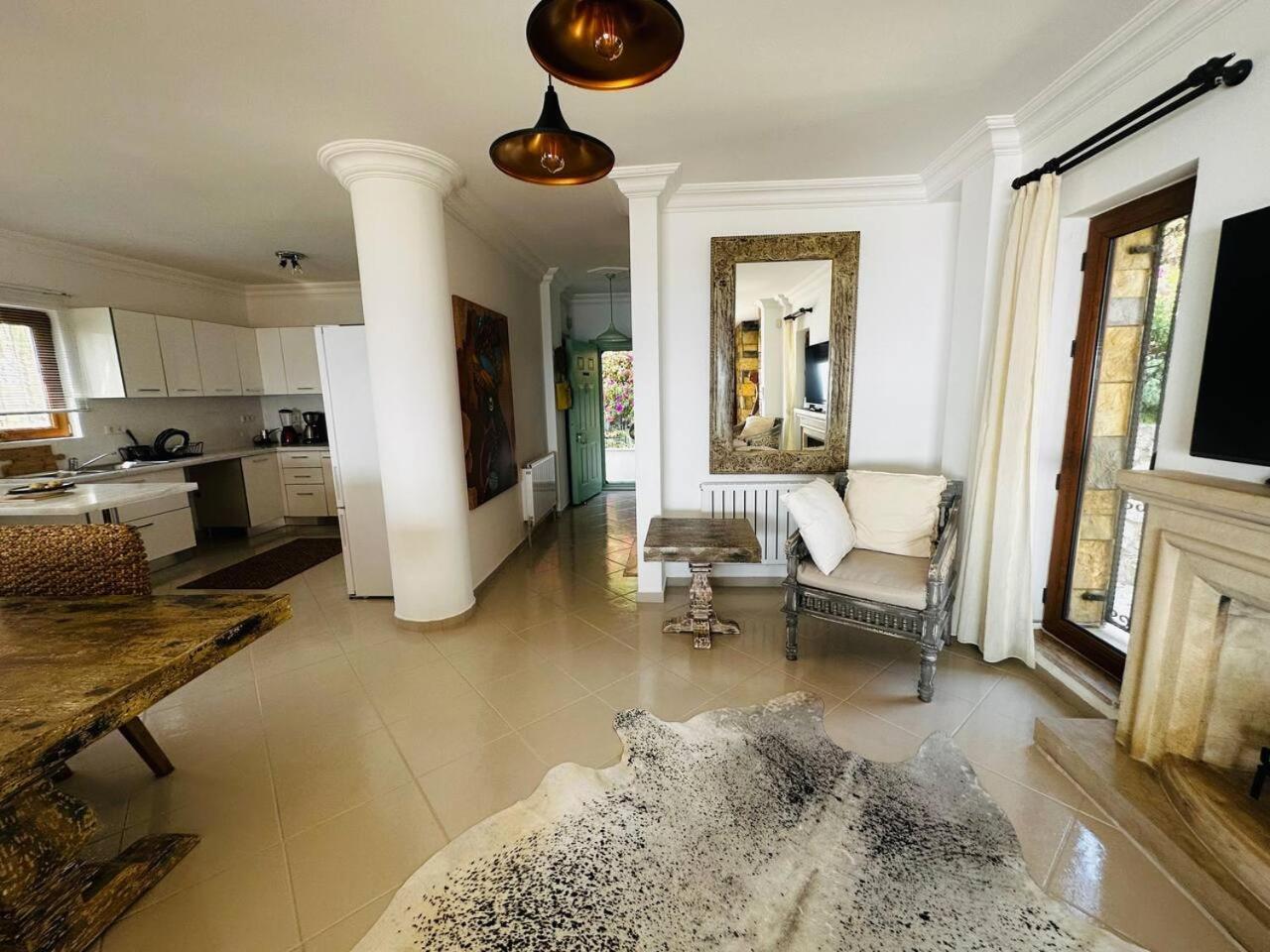 Deniz Manzarali Tas Villa Bodrum
