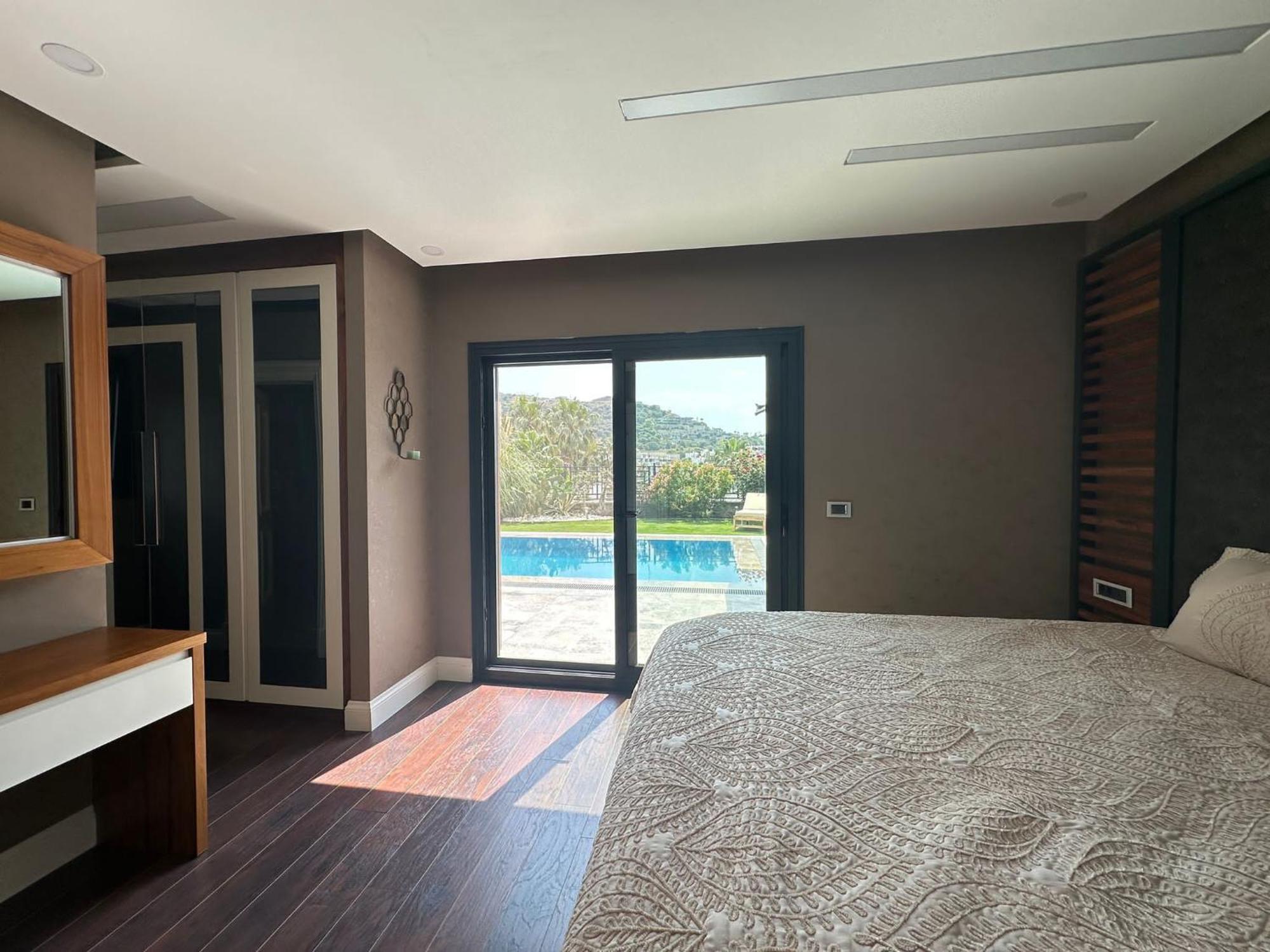 Villa Falcon With Swimming Pool And Great Views In Yalikavak Bodrum