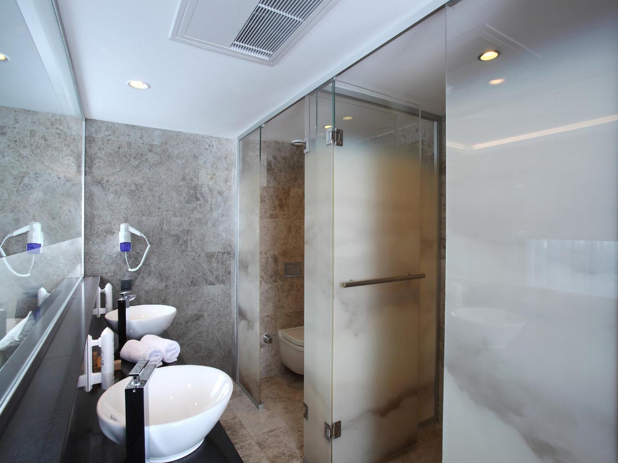 Otel Eskiceshme Marina 2*