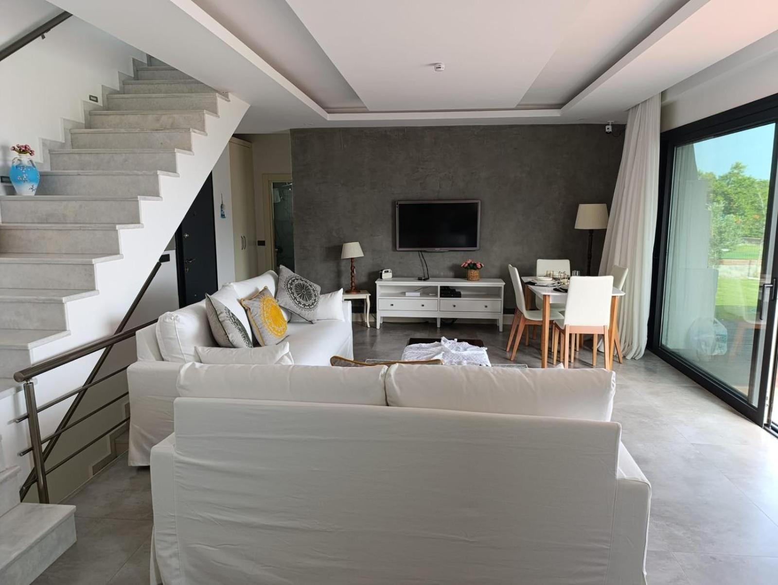 A Ortakentyahsi Villa *