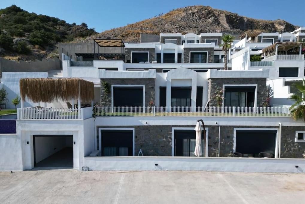Yaka Villa *
