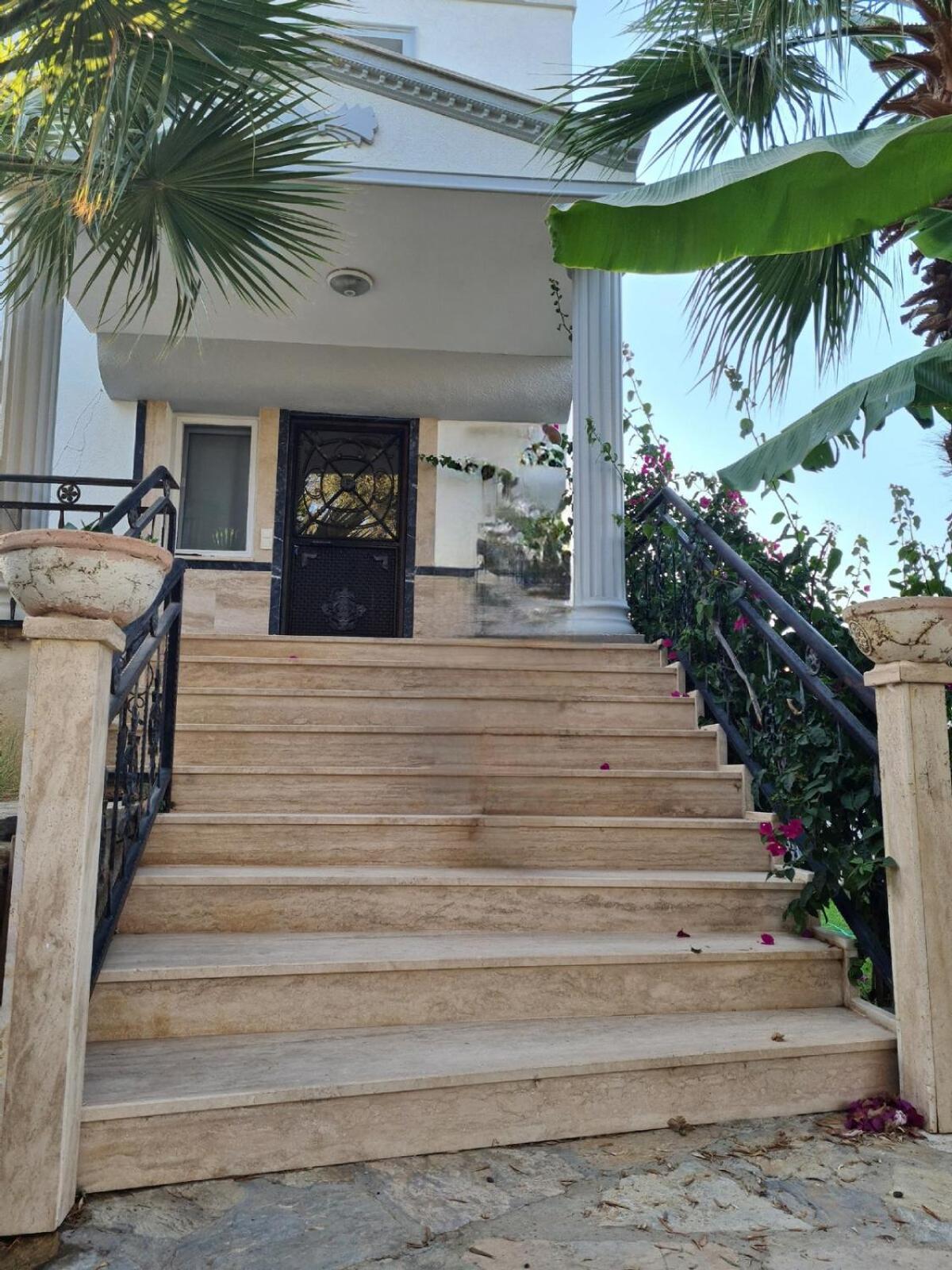 Sea View Flower Villa