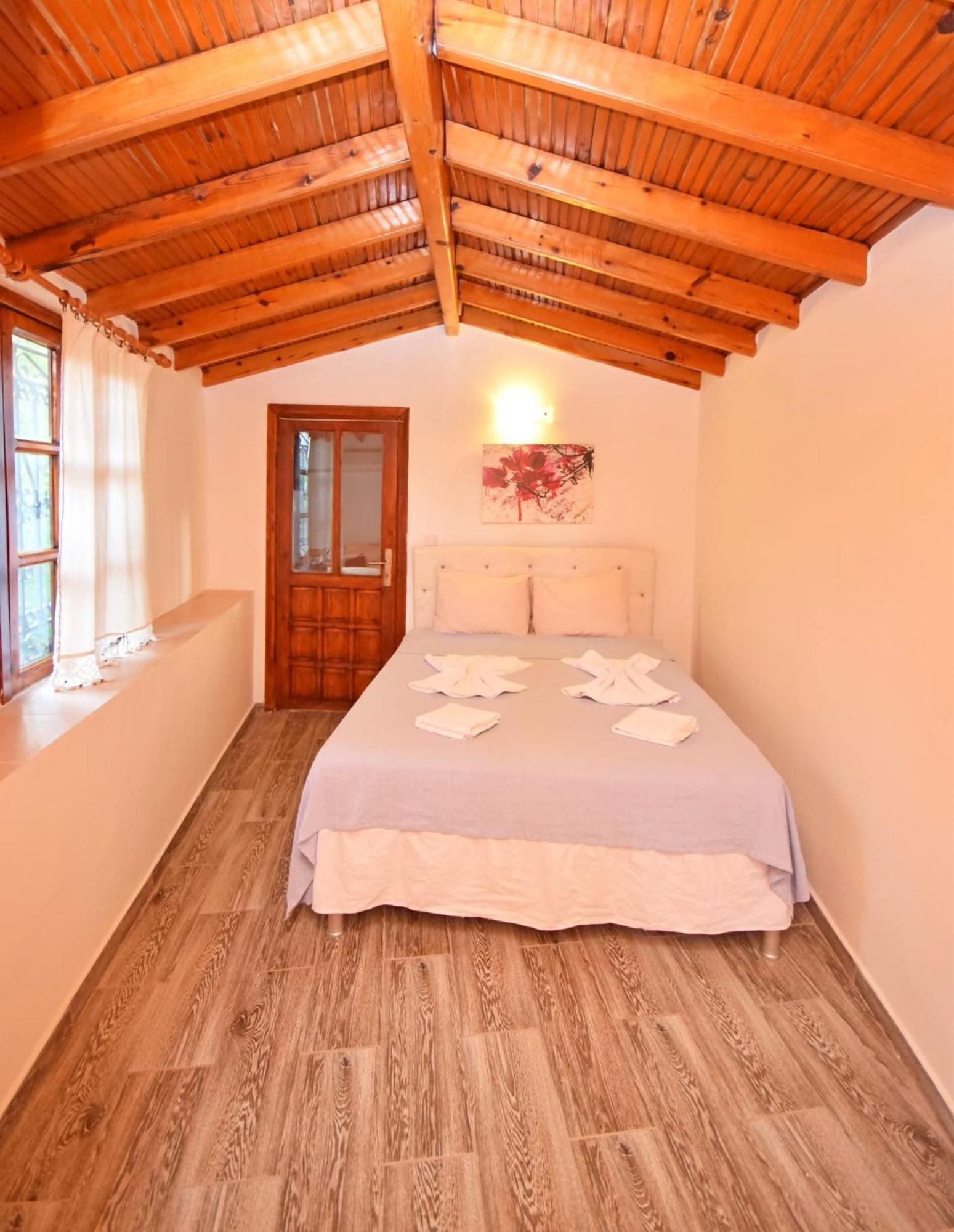 Hotel Derin 2*