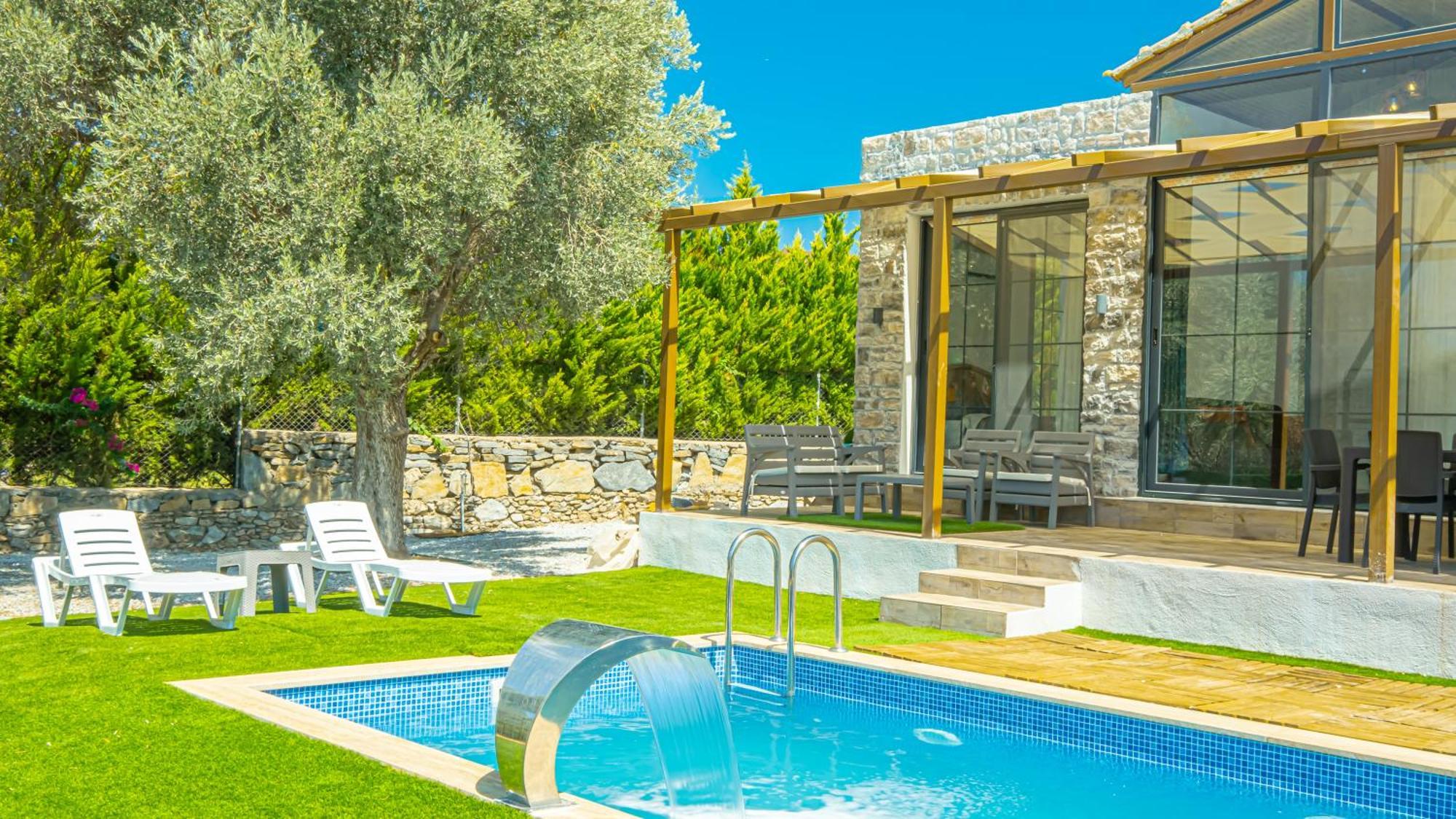 Lena Private Pool Villa *