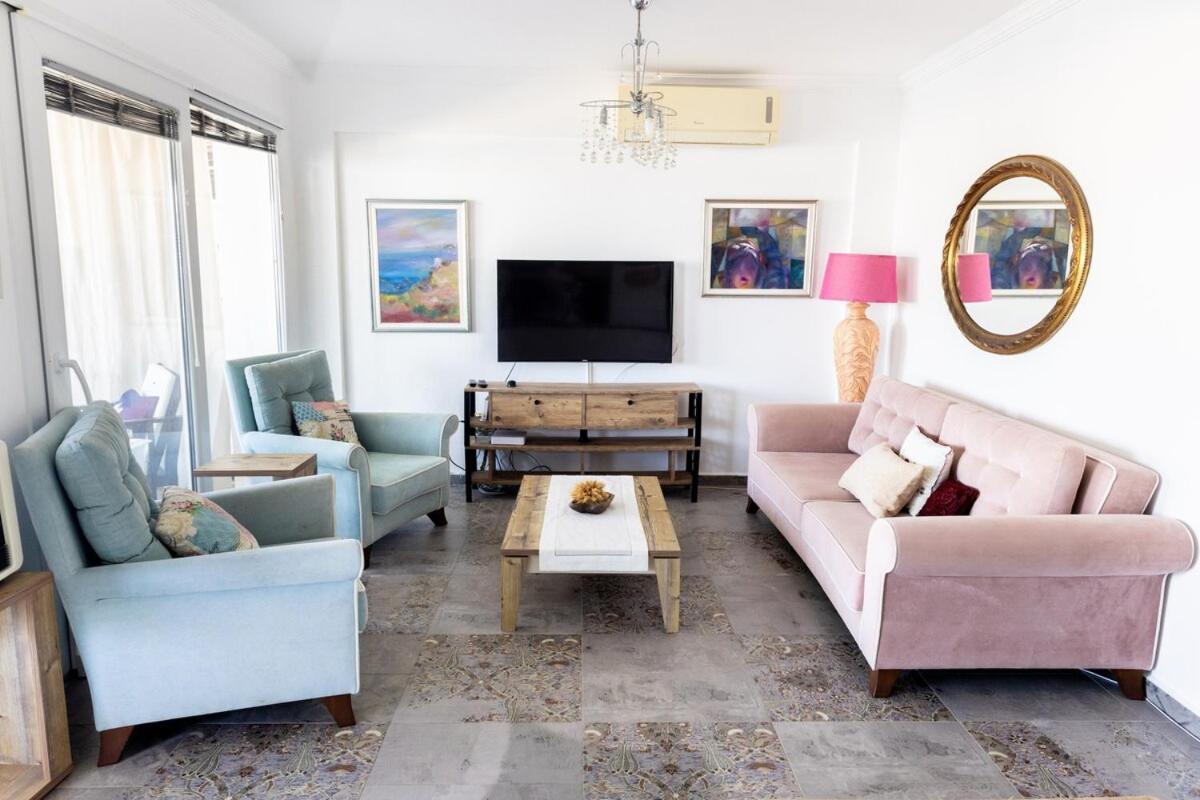 Stunning Sea View Duplex In Gundogan Apartment