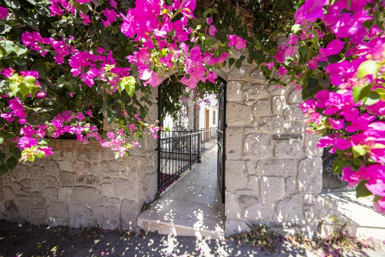 Enchanting House With Backyard In Villa Bodrum