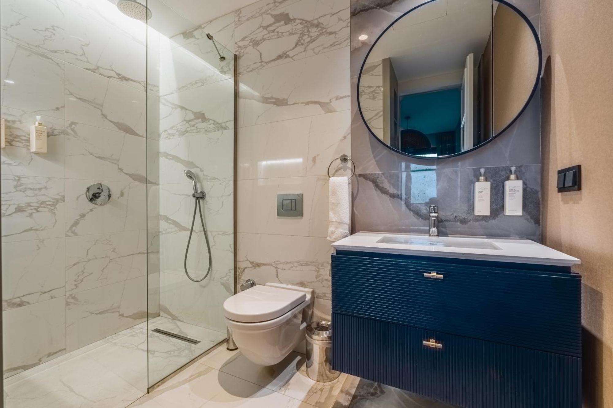 2-bedroom Beachfront Flat With Amenities