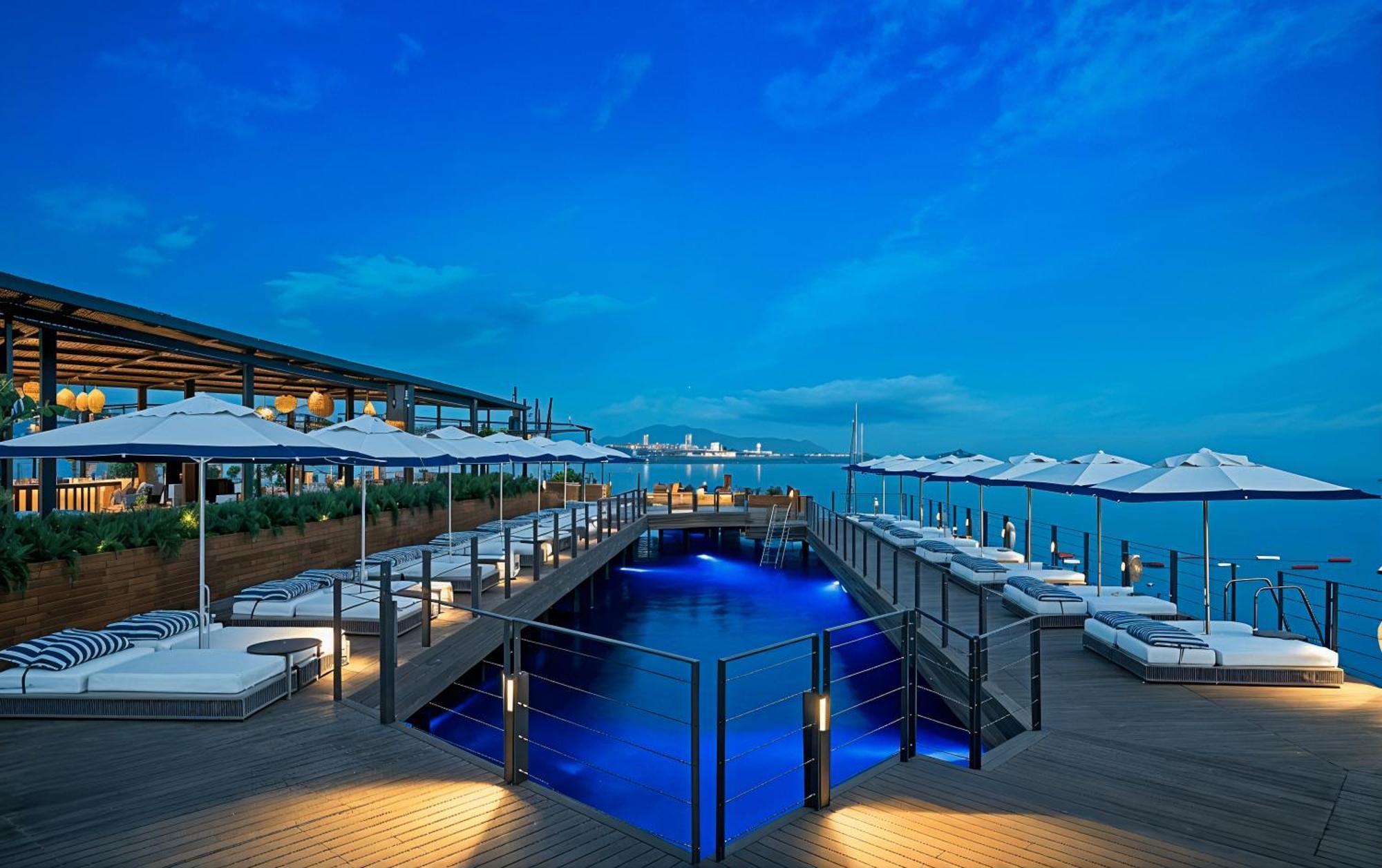 3-Bedroom Beachfront Villa With Hotel Amenities *