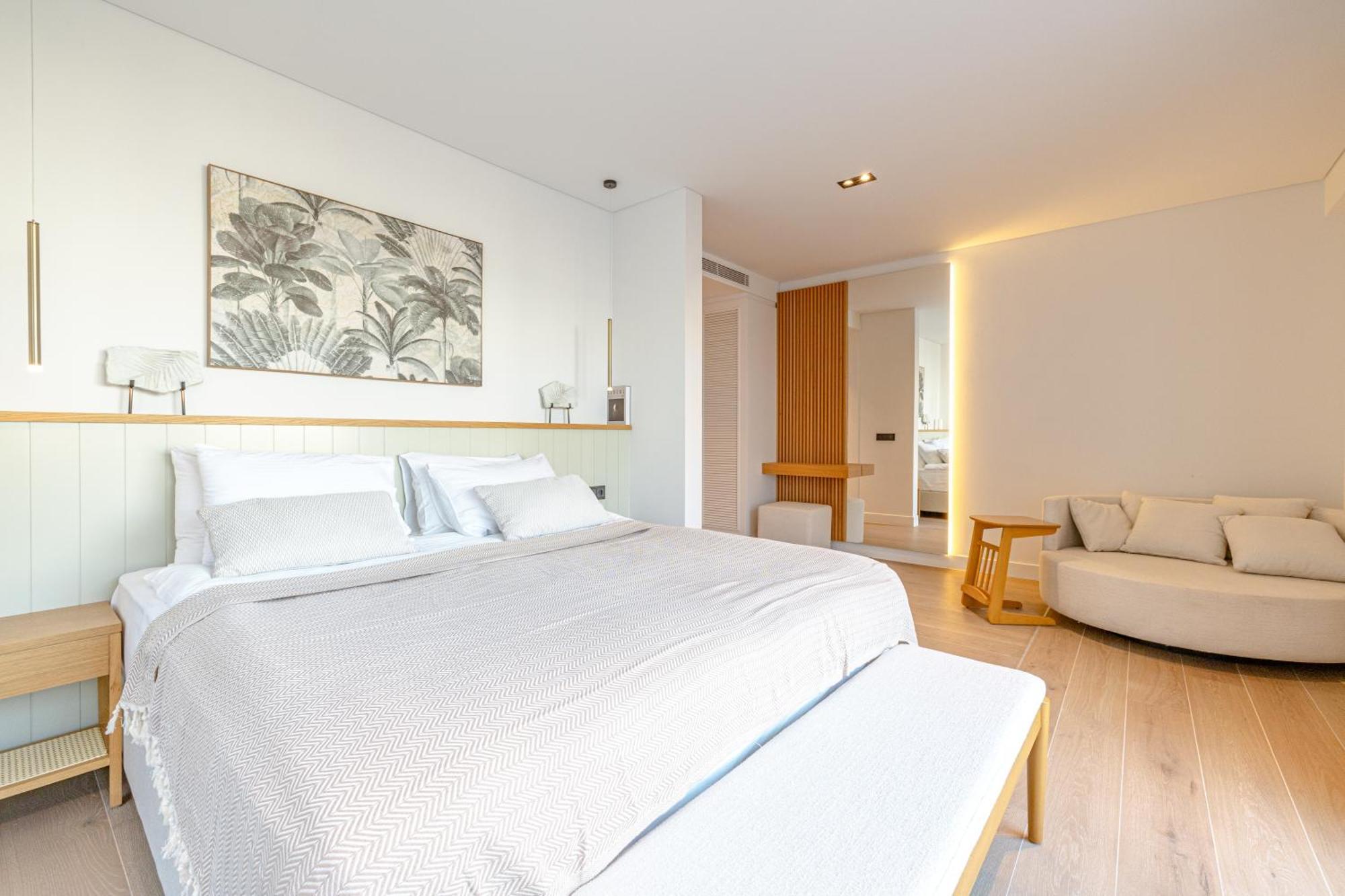 3-Bedroom Beachfront Villa With Hotel Amenities Holiday home