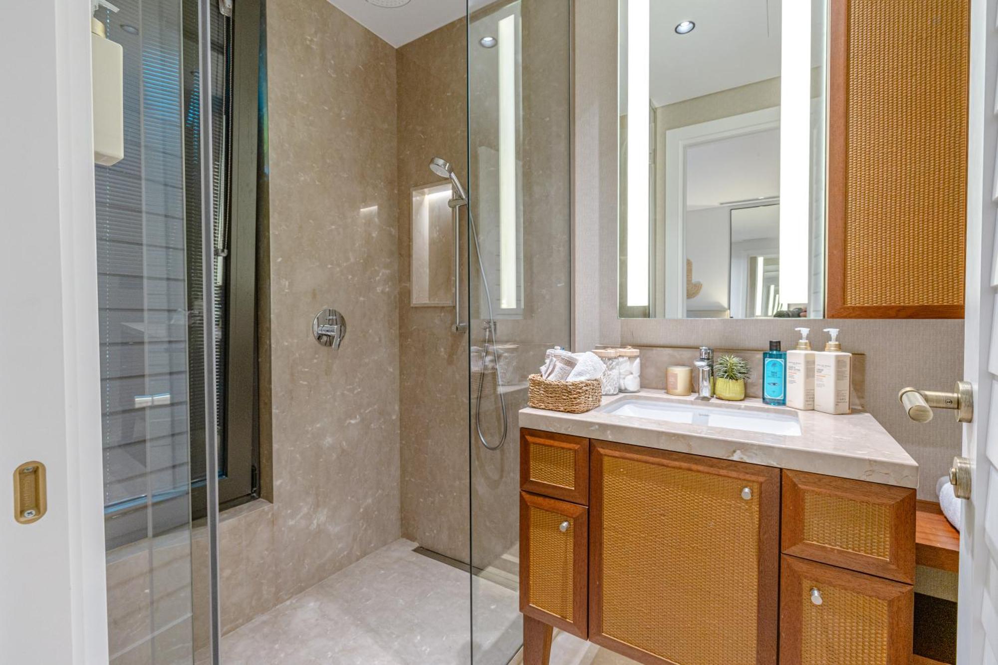 3-Bedroom Beachfront Villa With Hotel Amenities Holiday home Bodrum