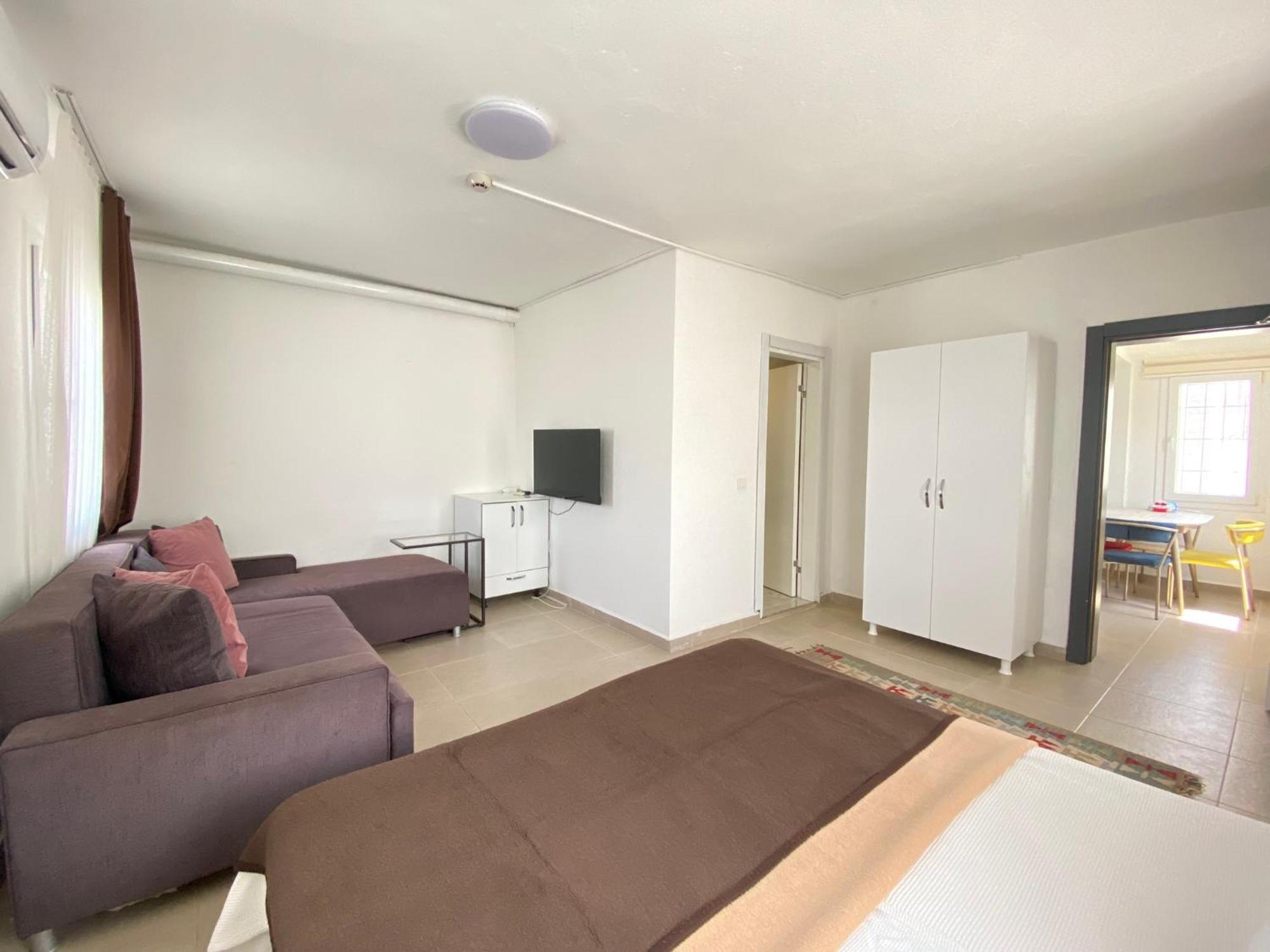 Stylish Peaceful Gem In Center