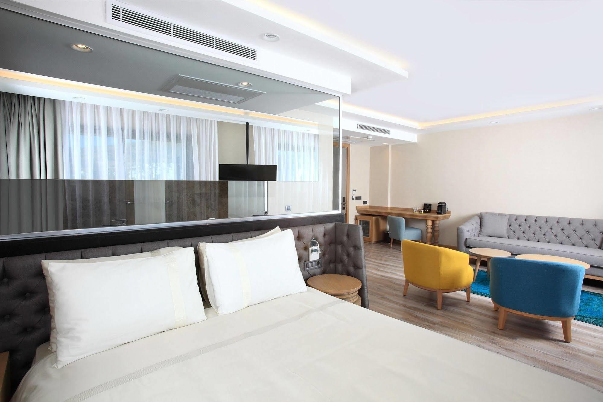Otel Eskiceshme Marina 2*