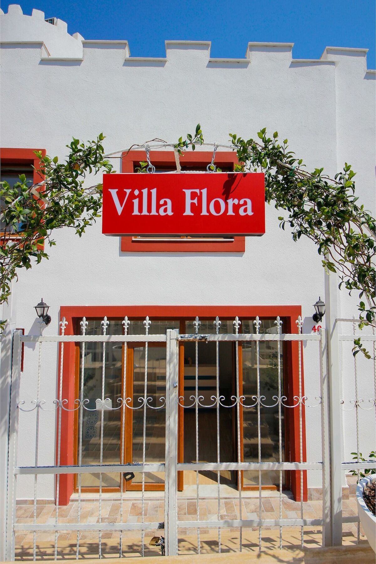 Flora Apartment *
